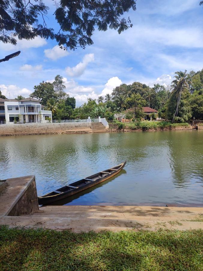 Akkara Homestay & Ayurveda コッタヤム エクステリア 写真