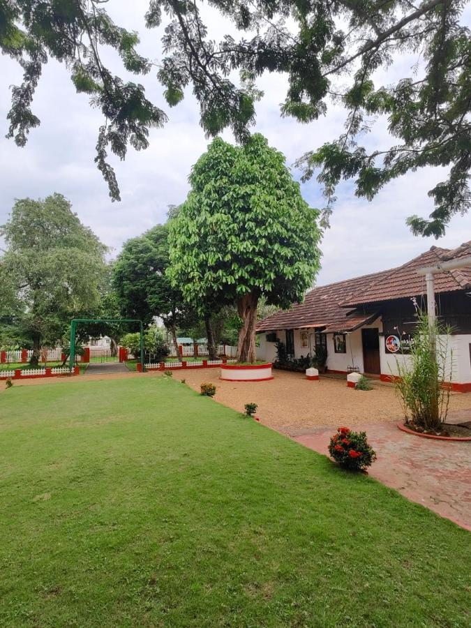 Akkara Homestay & Ayurveda コッタヤム エクステリア 写真